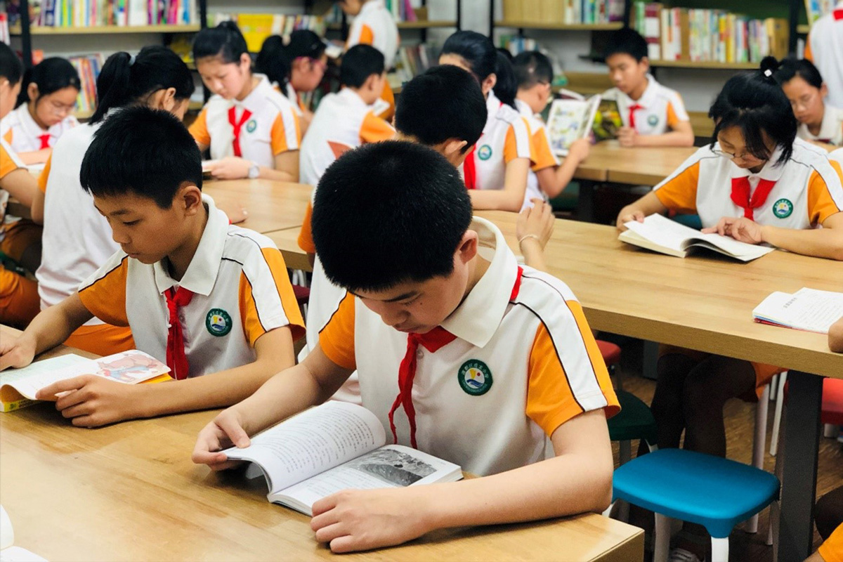 浙江聚誠商(shāng)務(wù)有(yǒu)限公(gōng)司“愛心書屋”捐贈儀式